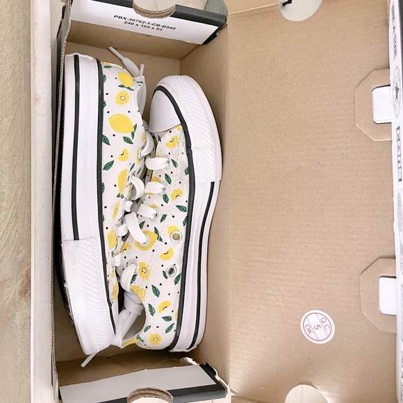 Girls Lemon Converse - Picture 6 of 10